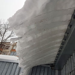 Зачем устанавливать снегоудержатели на крышу